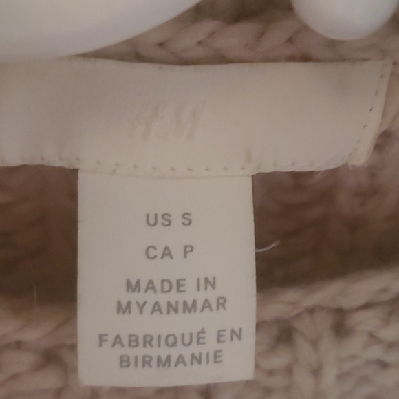 H&M warm and cozy Turtleneck Sweater - Picture 2 of 5